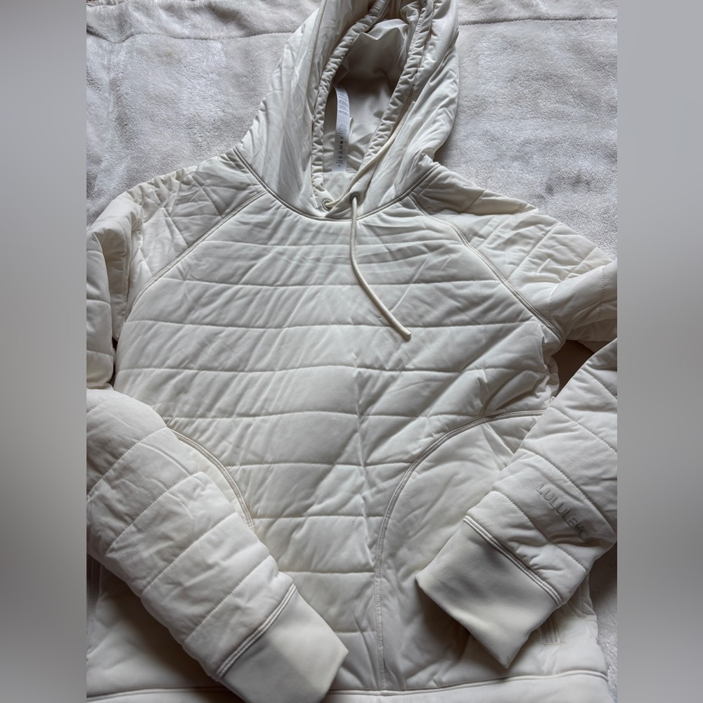 Lululemon Athletica White Puffer Jacket with Quilted Design